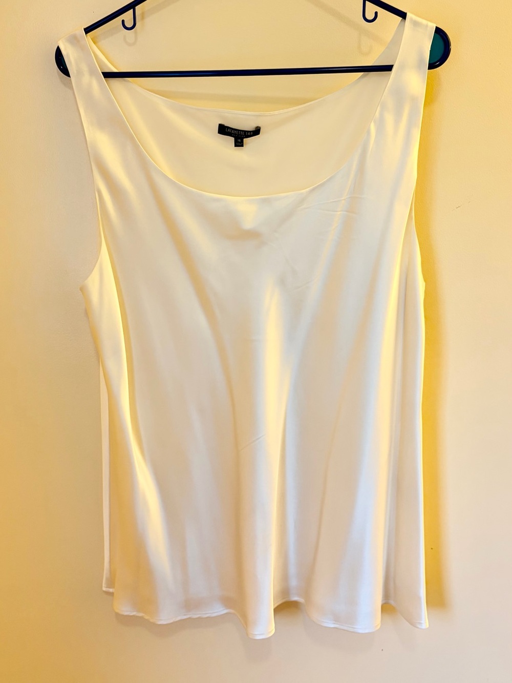 Lafayette 148 New York lined Ivory Satin Silk Scoop Neck Tank